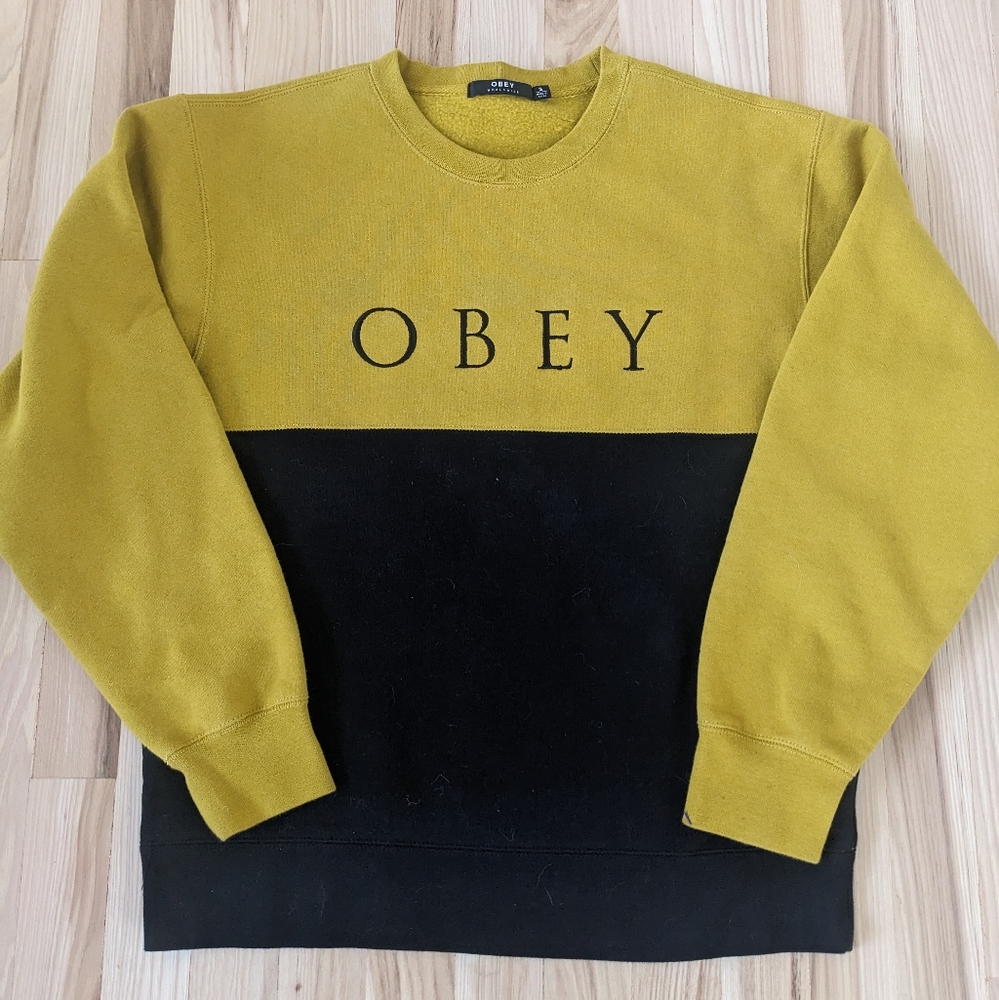 OBEY crewneck sweatshirt
